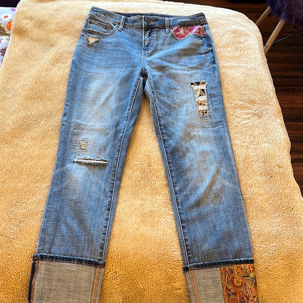 Chicos Girlfriend slim leg ankle jean with design